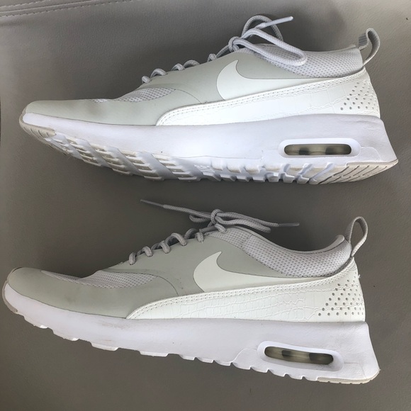 Nike Shoes - Nike light grey air max .Size: 8